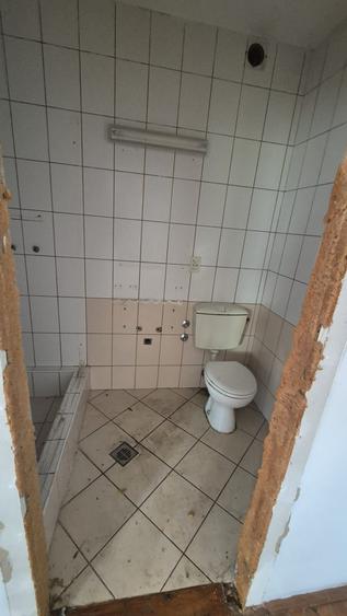 Casă individuală cu 11 camere cu Canalizare în Piatra Arsă