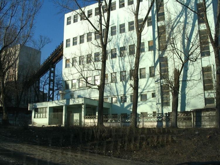 Spațiu industrial, de 576 mp, în Est
