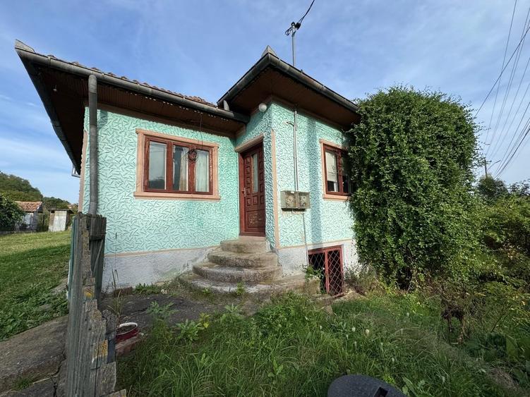Casă cu 4 camere cu Teren 2224 Mp în Central