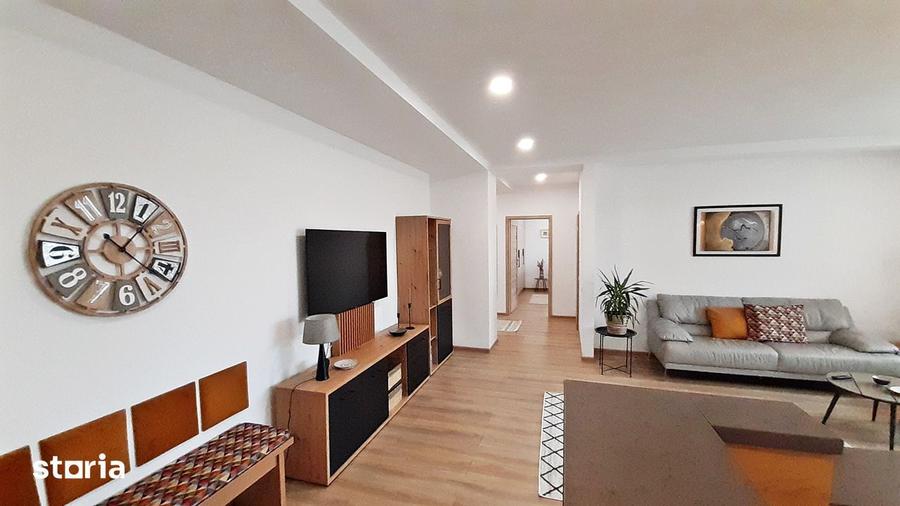 Apartament cu 5 camere decomandat, mobilat în Tractorul