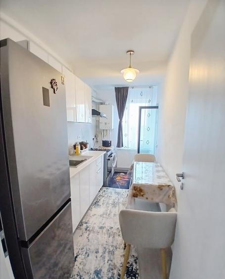 Apartament cu 2 camere decomandat în Titan