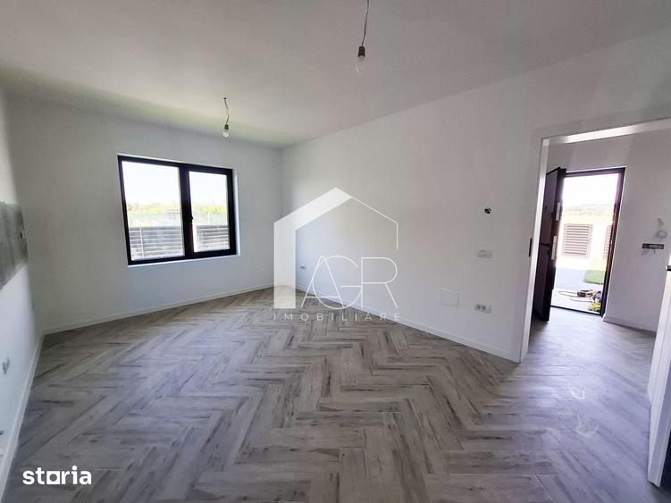 Casă cu 5 camere cu Teren 325 Mp în Păulești