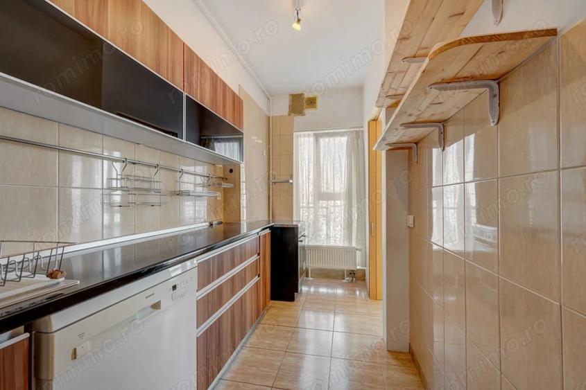Apartament cu 4 camere decomandat în Titan