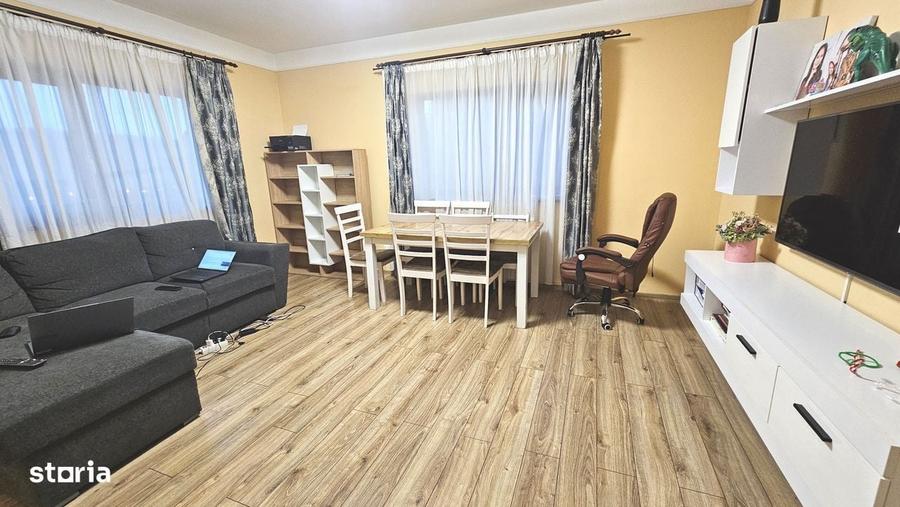 Casă cu 4 camere decomandat în Rediu