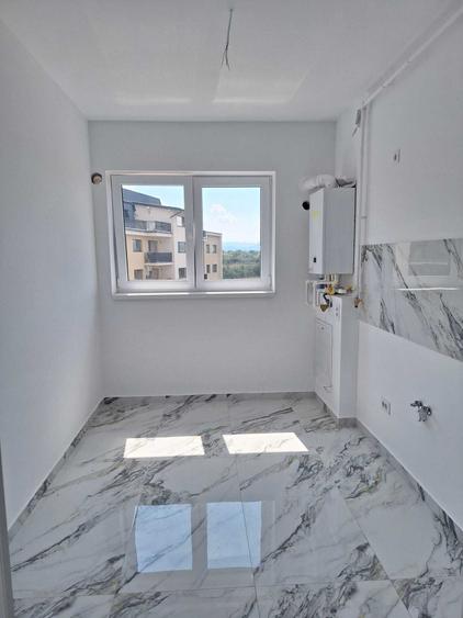 Apartament cu 3 camere decomandat în Cristian