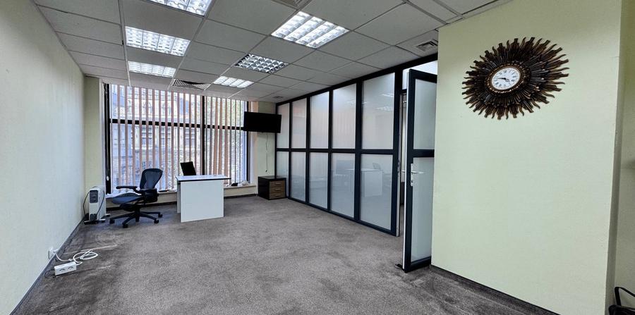 Spațiu comercial, de 340 mp, în P-ța Romană