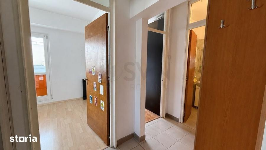 Apartament cu 4 camere decomandat în Tei