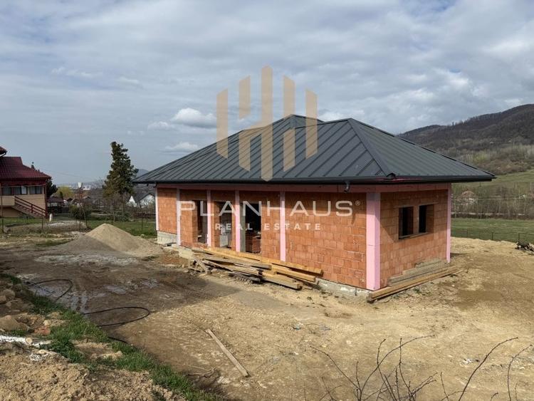Casă cu 4 camere cu Canalizare în Tăuții de Sus