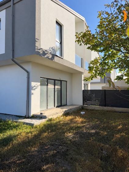 Casă cu 4 camere în Exterior Vest