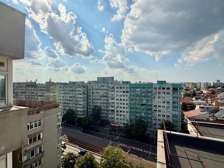 Apartament cu 3 camere decomandat, mobilat în Banu Manta