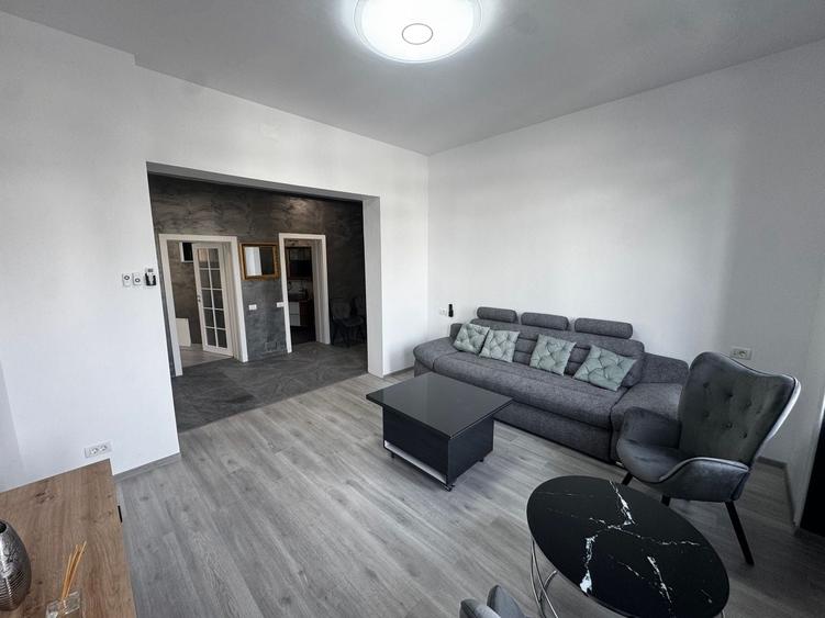 Apartament cu 3 camere decomandat, mobilat în Tineretului