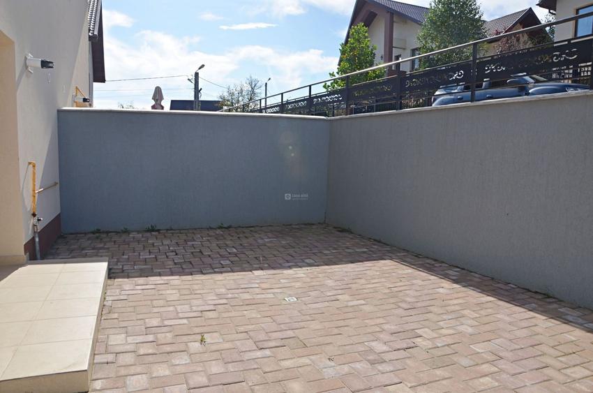 Duplex cu 3 camere cu Canalizare în Bucium