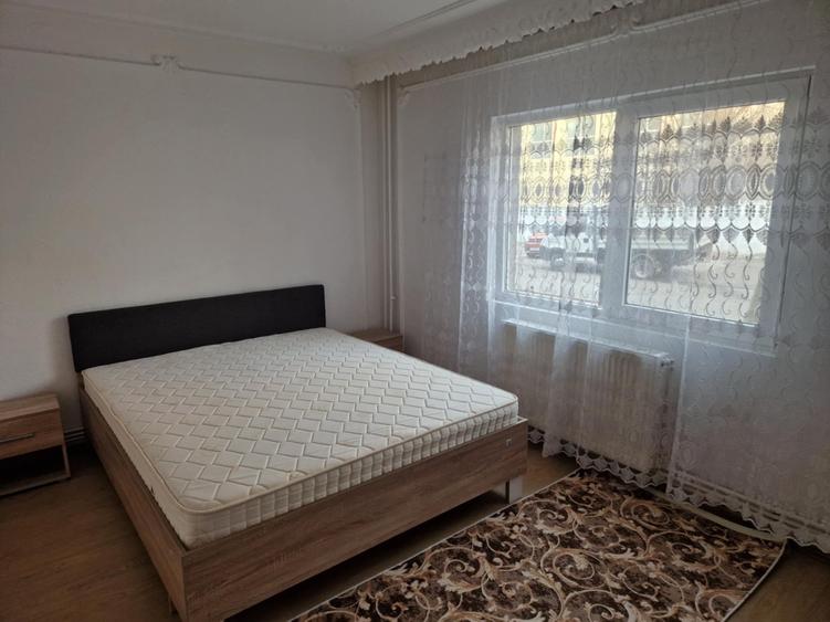 Apartament cu 2 camere decomandat în Piața