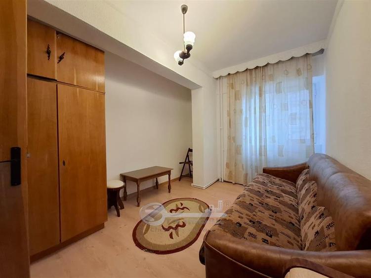 Apartament cu 3 camere decomandat, mobilat în Dacia