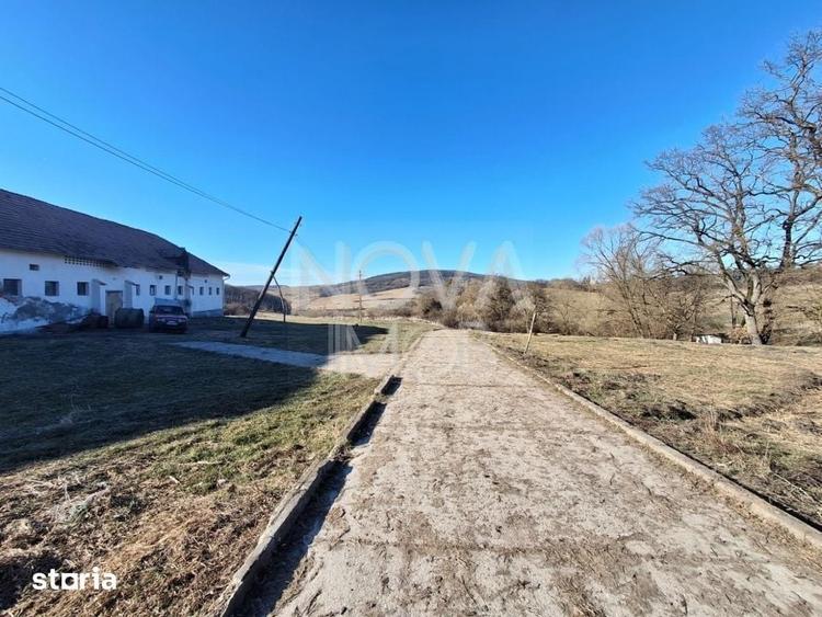 Casă cu 5 camere cu Teren 22852 Mp în Central