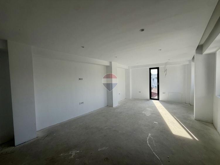 Birou, de 243 mp, în Domenii