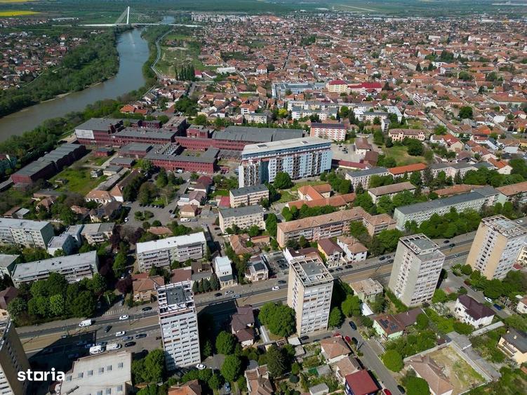 Spațiu comercial, în Romanilor