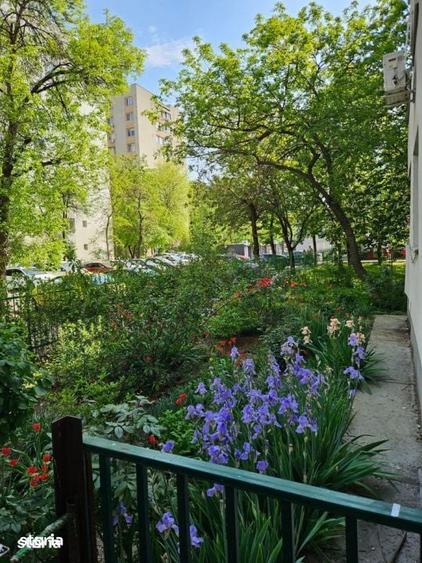 Apartament cu 3 camere decomandat în Titan