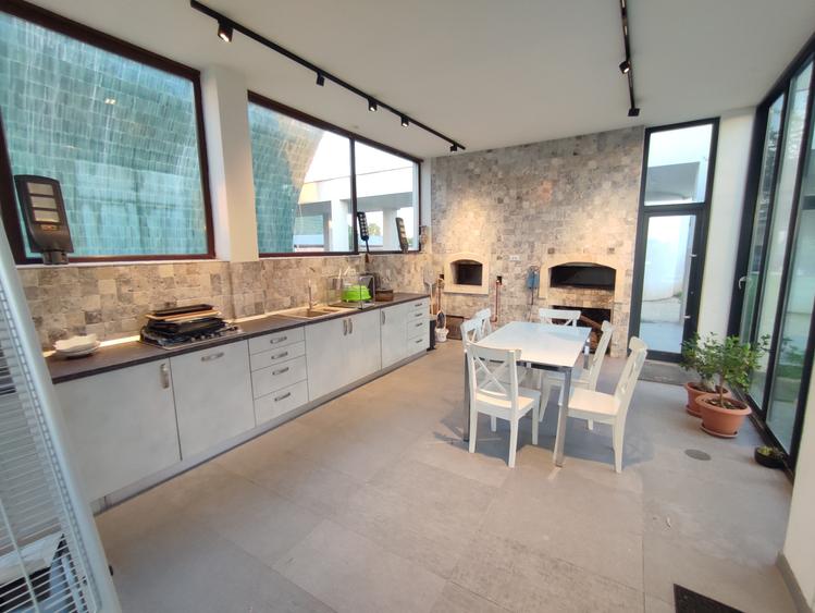 Casă individuală cu 7 camere cu Piscina în Snagov
