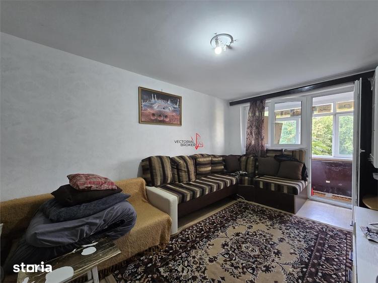 Apartament cu 3 camere decomandat în Colentina