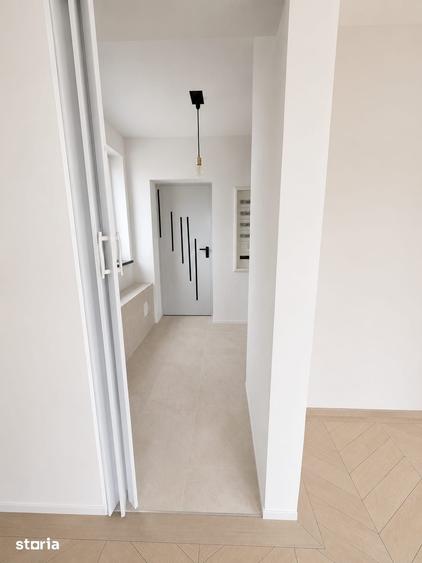 Casă cu 7 camere cu Teren 560 Mp în Tărtășești