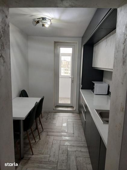 Apartament cu 3 camere semidecomandat în Central