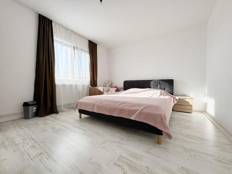 Casă individuală cu 5 camere cu Garaj în Sânmihaiu German