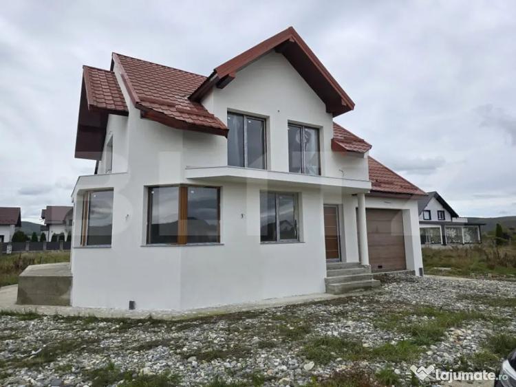 Casă cu 4 camere cu Teren 400 Mp în Central