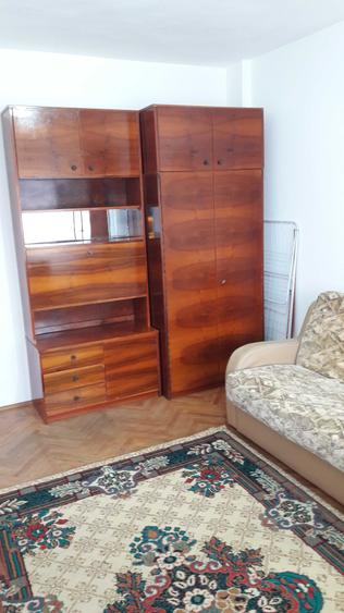 Garsonieră decomandată în Central