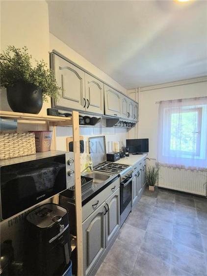 Apartament cu 2 camere semidecomandat, mobilat în Dâmbovița
