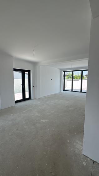 Casă cu 3 camere în Noua