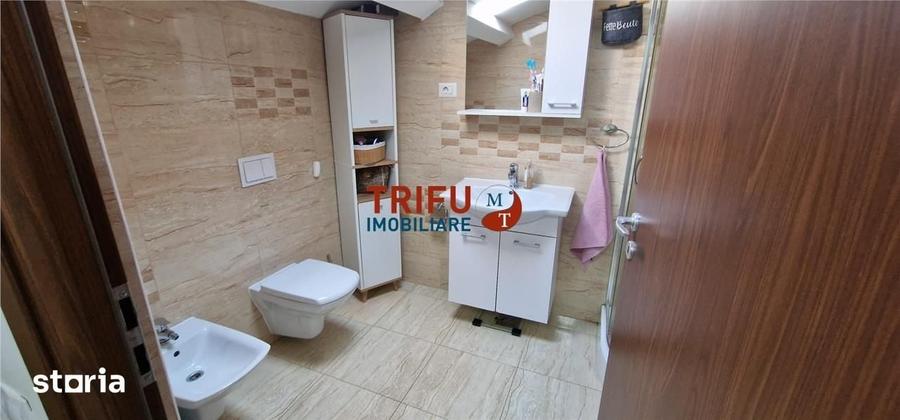 Casă cu 9 camere cu Teren 332 Mp în Central