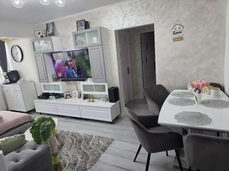 Apartament cu 3 camere semidecomandat în Malu Roșu