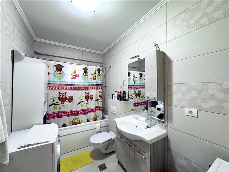 Apartament cu 4 camere semidecomandat, mobilat în Floreasca