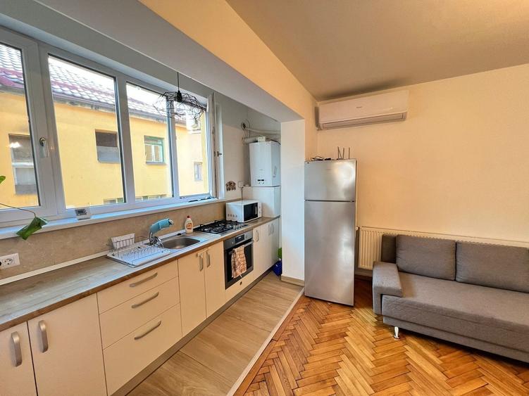 Apartament cu 3 camere decomandat în Central