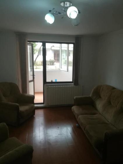 Apartament cu 2 camere semidecomandat în Cireșu