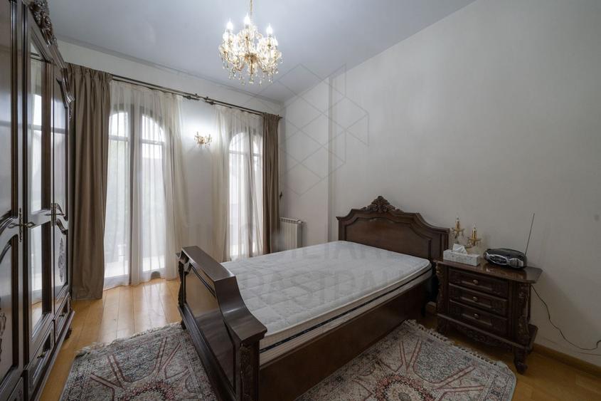Casă individuală cu 6 camere cu Canalizare în Pipera
