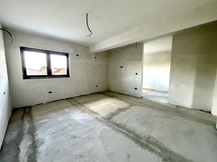Duplex cu 4 camere cu Canalizare în Plopi
