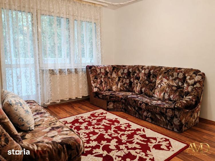Apartament cu 3 camere semidecomandat în Astra