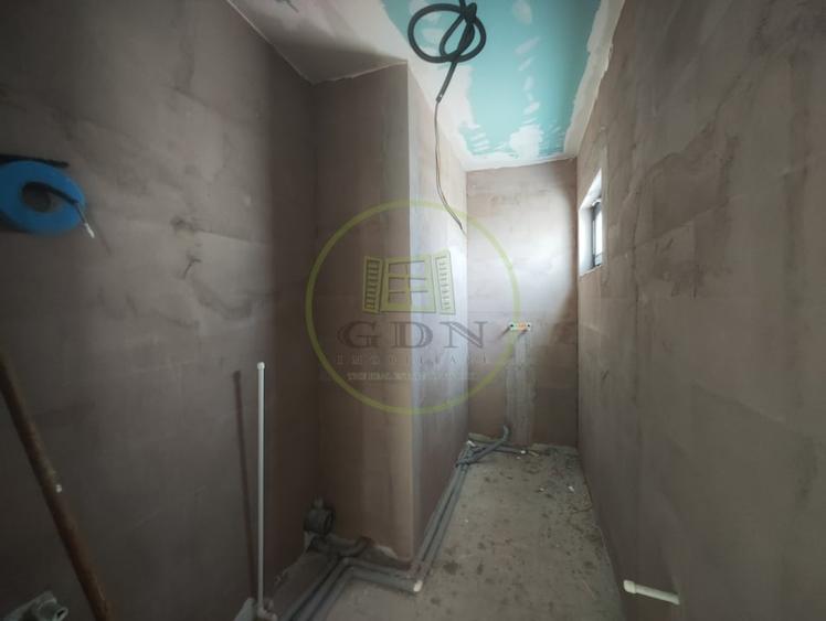 Casă individuală cu 4 camere cu Canalizare în Cârcea