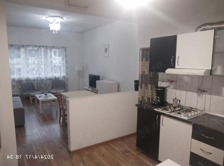 Apartament cu 3 camere decomandat în Calea Victoriei
