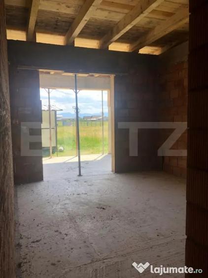 Casă cu 3 camere cu Teren 610 Mp în Cristian