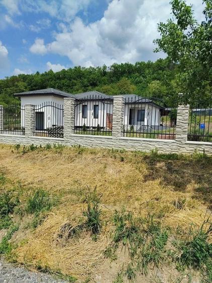 Casă cu Teren 1600 Mp în Cerghid