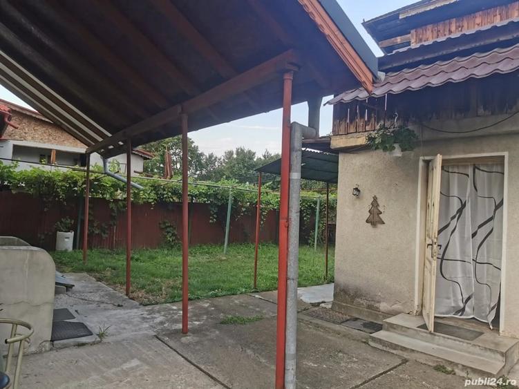 Casă cu 4 camere cu Teren 2200 Mp în Central