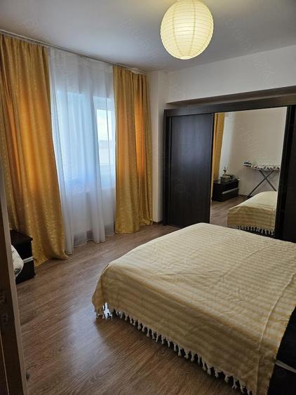 Apartament cu 3 camere decomandat în Exterior Vest