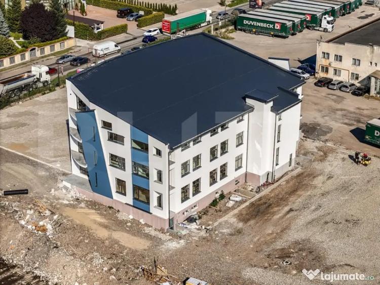 Spațiu comercial, de 2,351 mp, în Central