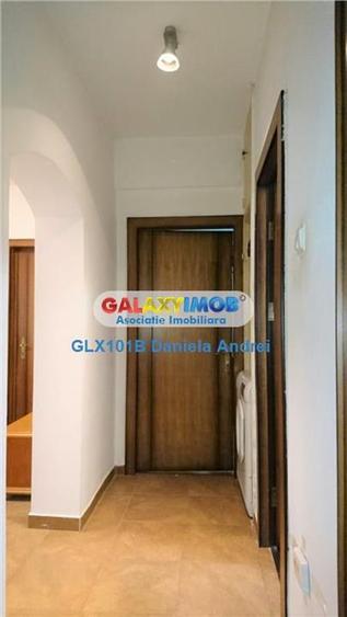 Apartament cu 3 camere decomandat, mobilat în Pajura