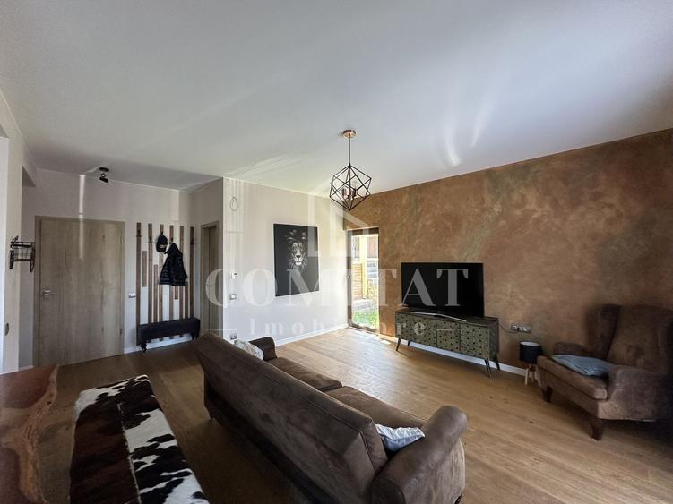 Apartament cu 3 camere semidecomandat în Gruia
