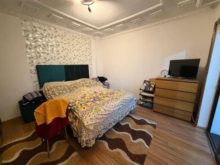Casă individuală cu 8 camere cu Canalizare în Chitila