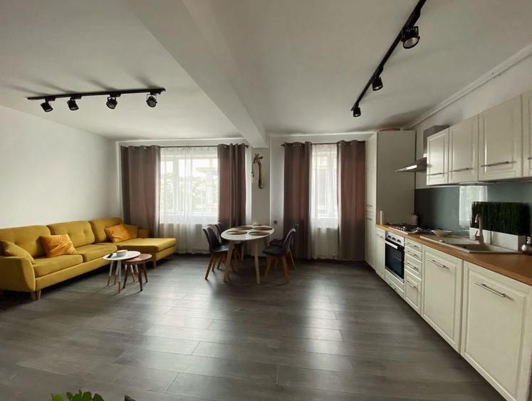 Apartament cu 2 camere semidecomandat, mobilat în Borhanci